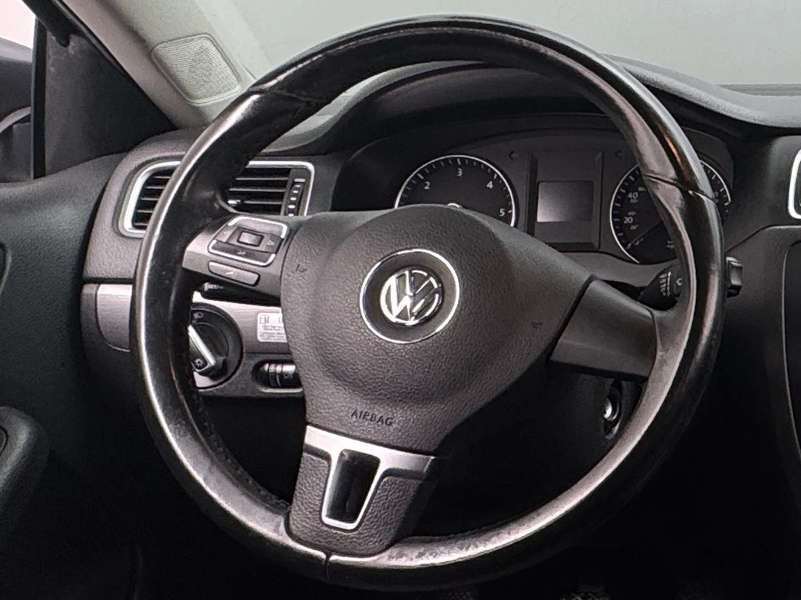 Thumbnail: 2013 Volkswagen Jetta - 4