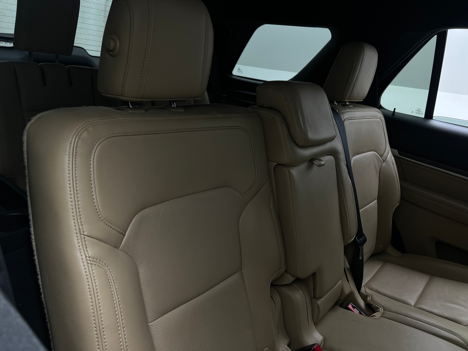 Thumbnail: 2016 Ford Explorer - 5