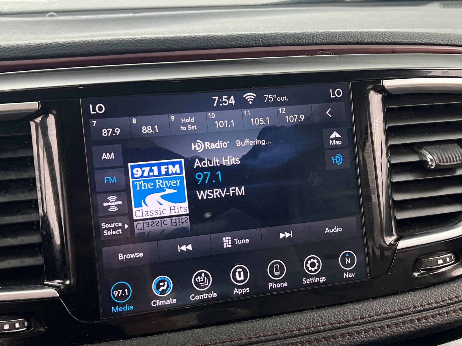 Thumbnail: 2019 Chrysler Pacifica - 3