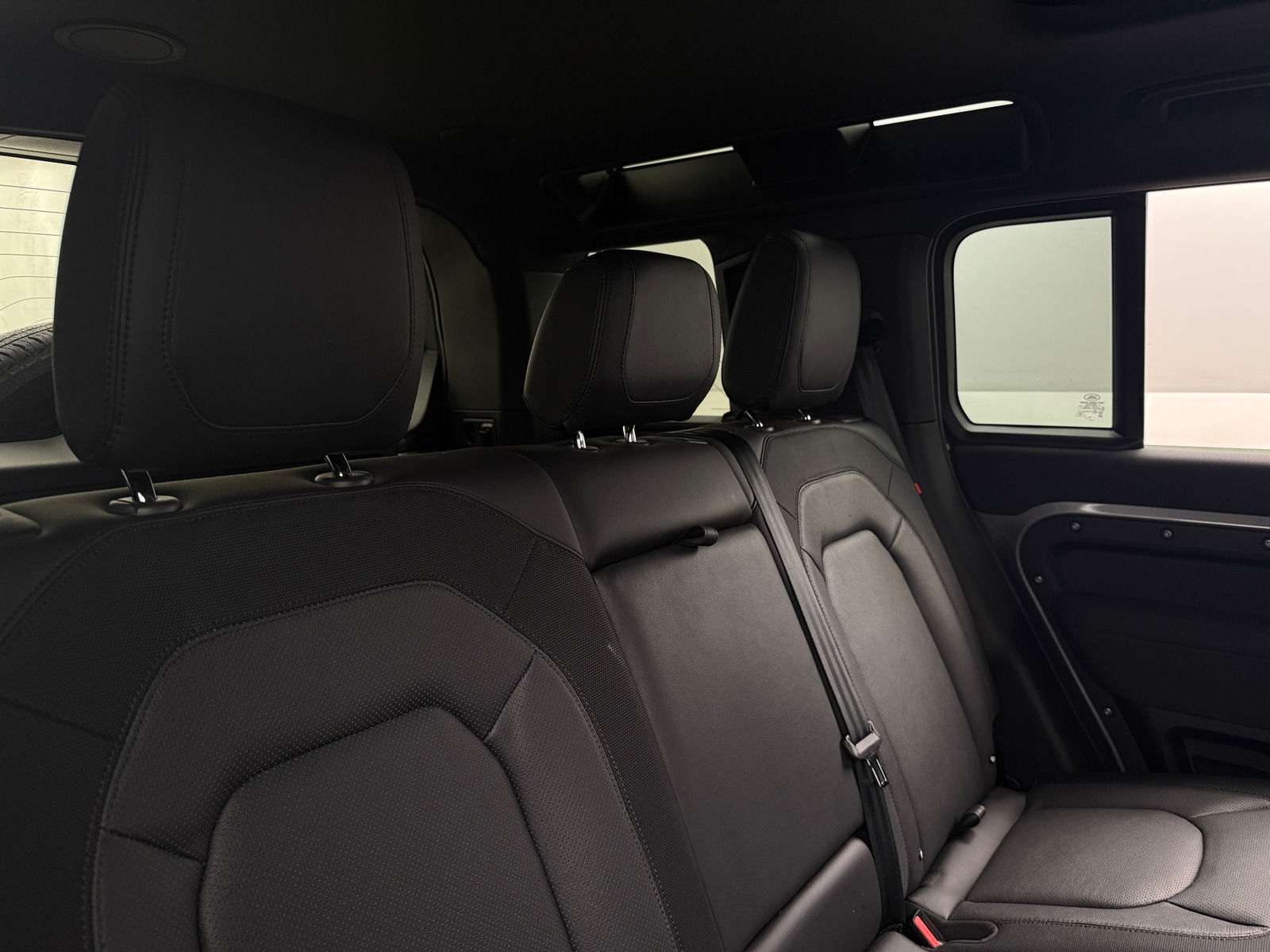 Thumbnail: 2023 Land Rover Defender - 5