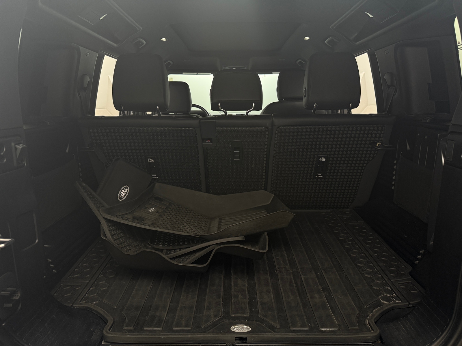 Thumbnail: 2023 Land Rover Defender - 6