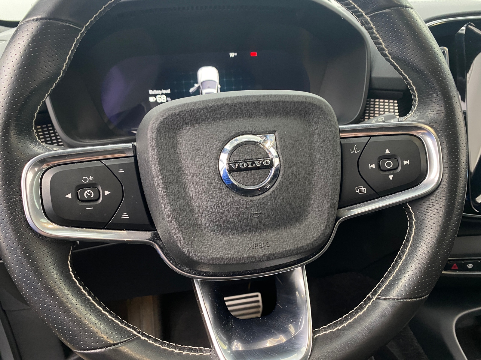 Thumbnail: 2021 Volvo XC40 - 5