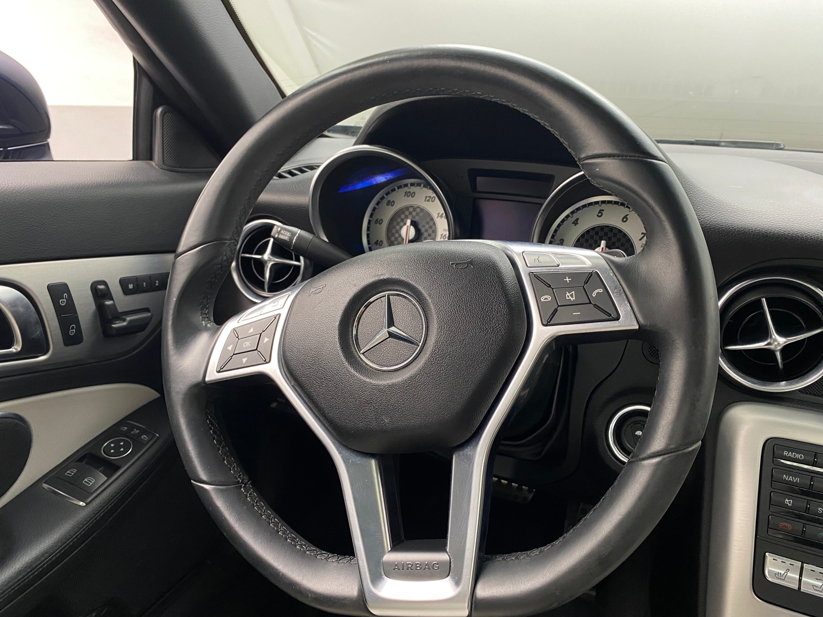 Thumbnail: 2012 Mercedes-Benz SLK - 4