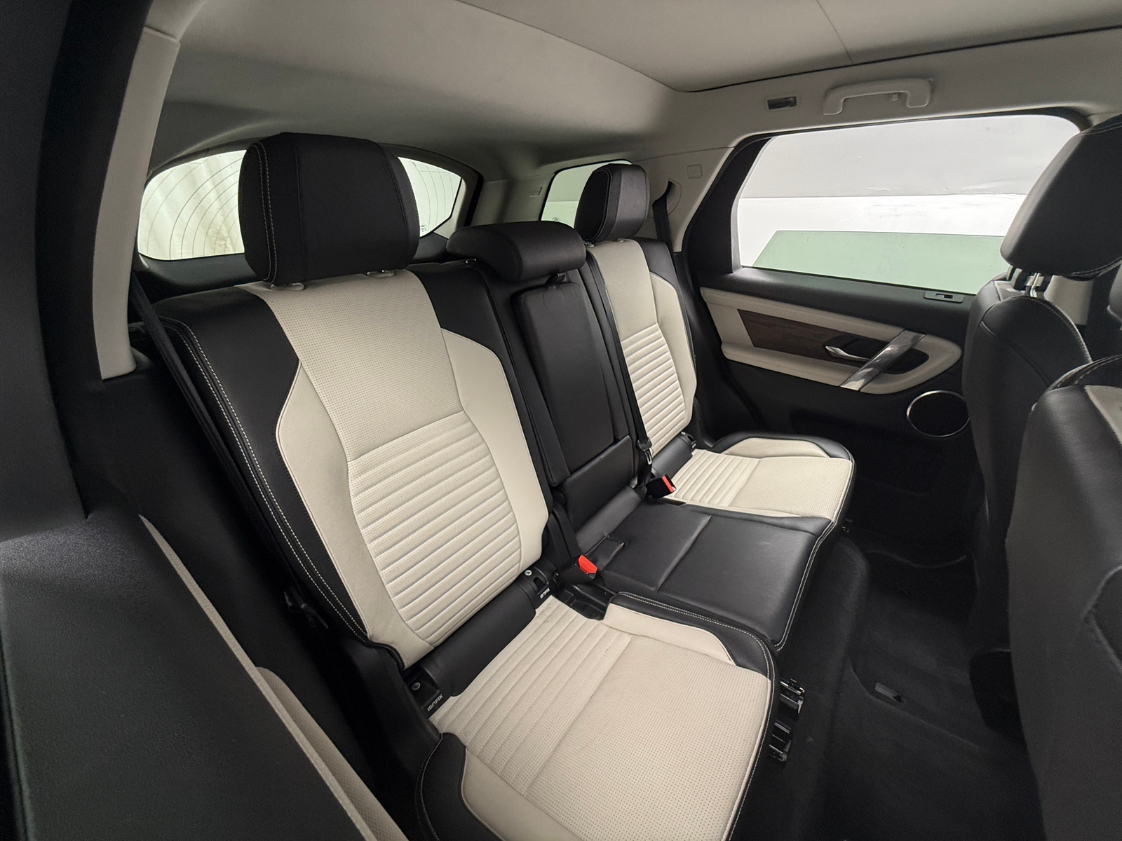 Thumbnail: 2022 Land Rover Discovery Sport - 5