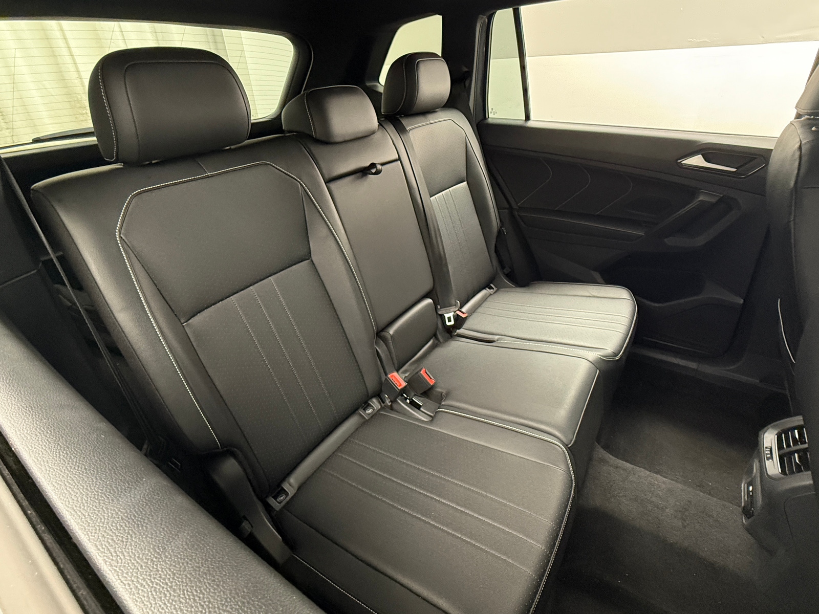 Thumbnail: 2022 Volkswagen Tiguan - 5