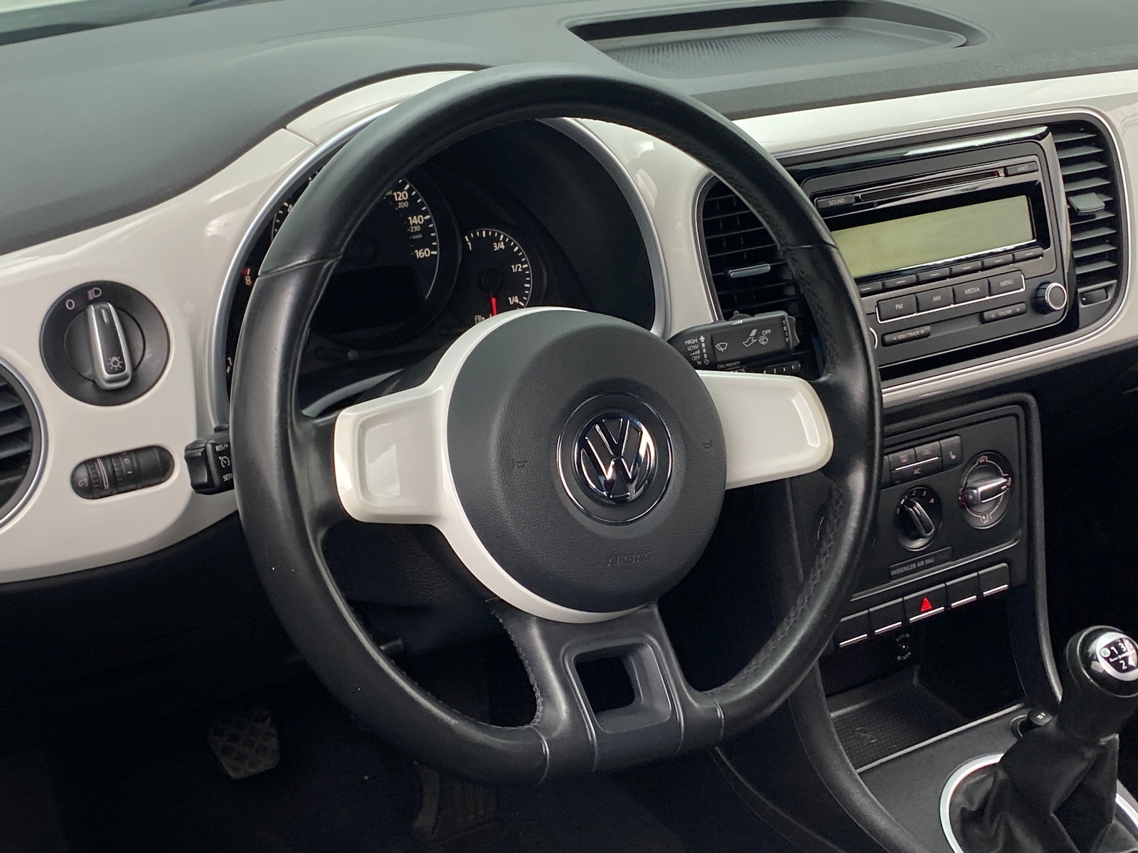 Thumbnail: 2012 Volkswagen Beetle - 3
