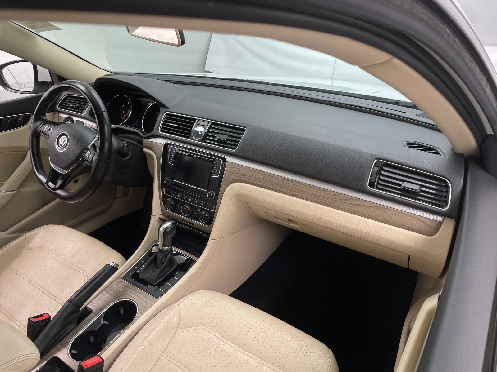 Thumbnail: 2017 Volkswagen Passat - 2