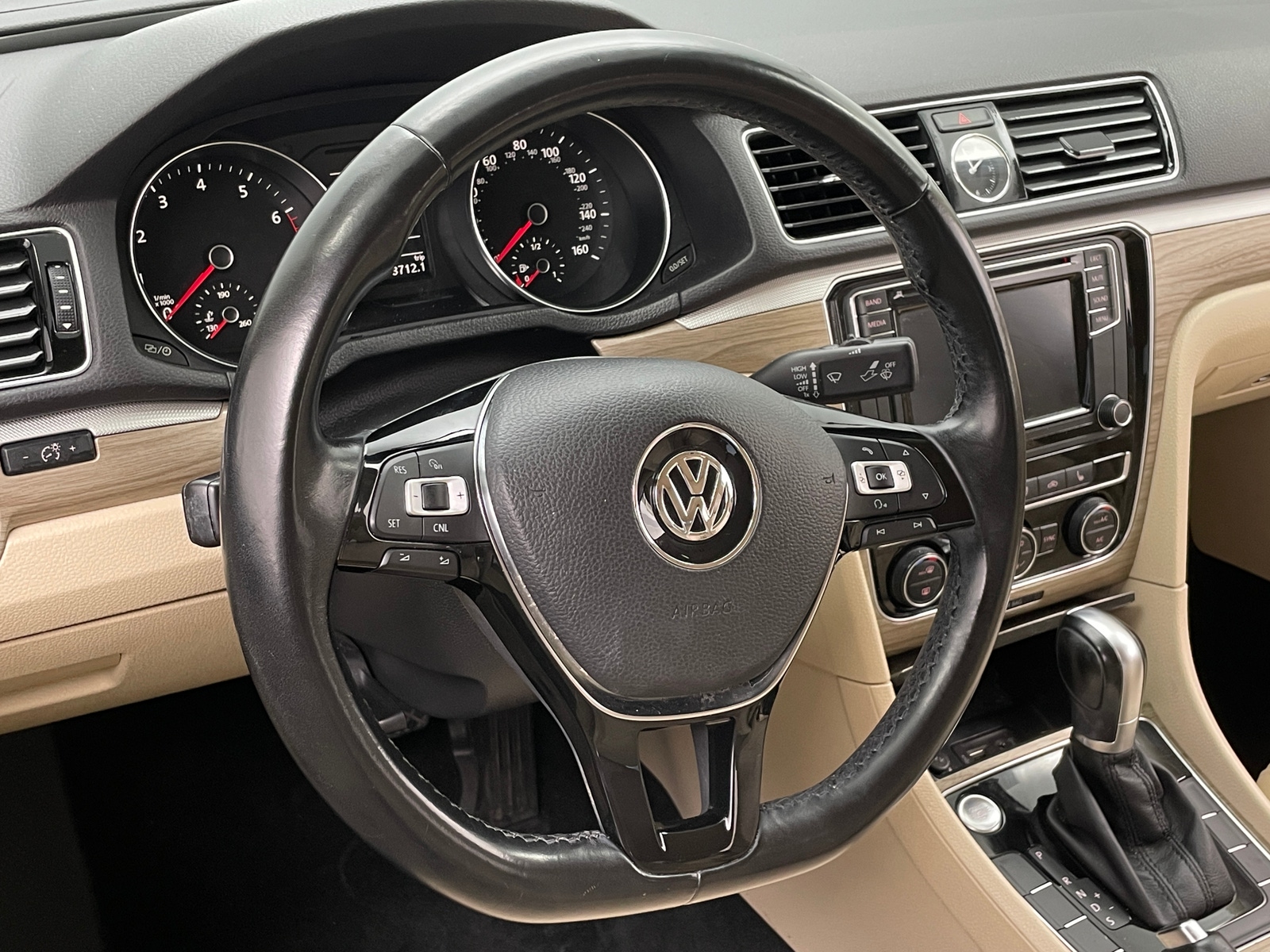 Thumbnail: 2017 Volkswagen Passat - 4