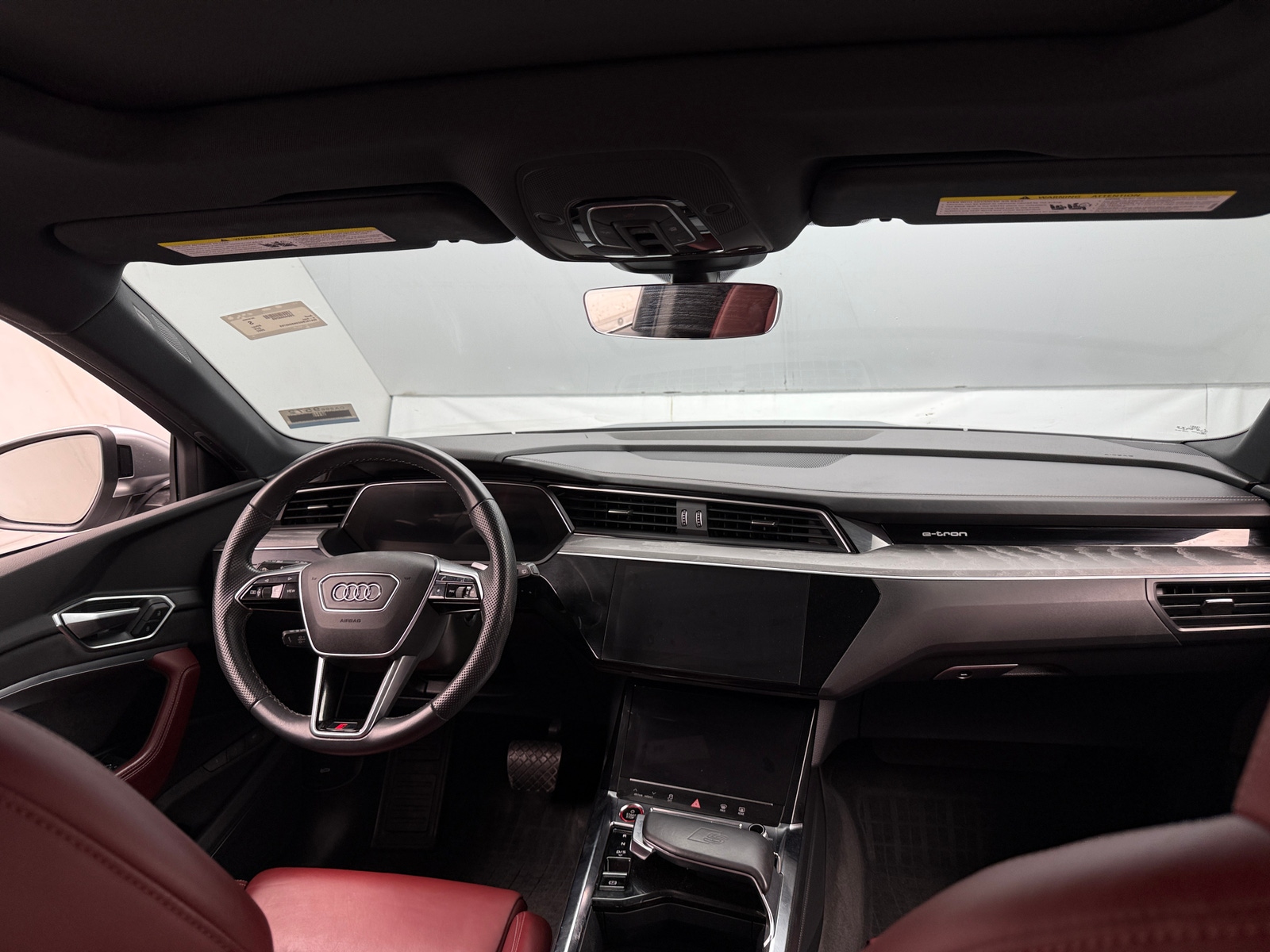 Thumbnail: 2022 Audi e-tron S - 2