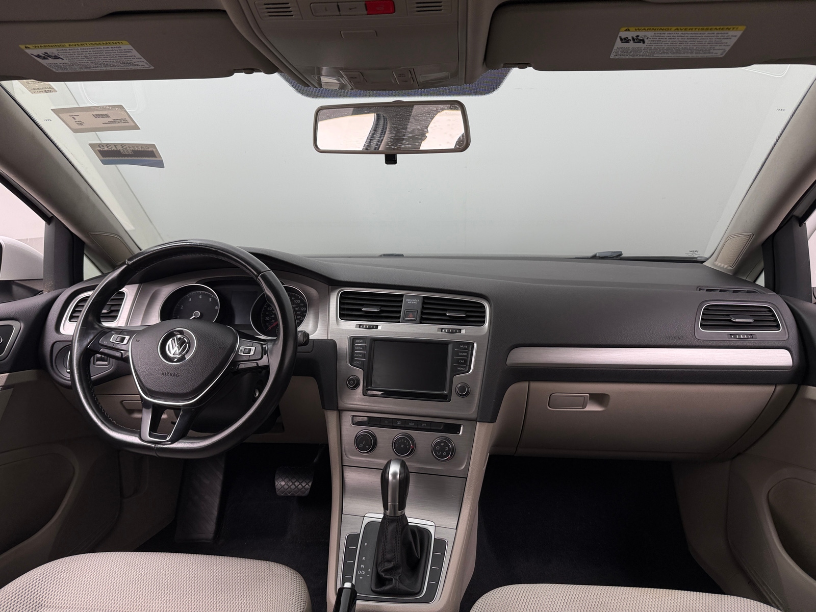 Thumbnail: 2017 Volkswagen e-Golf - 3
