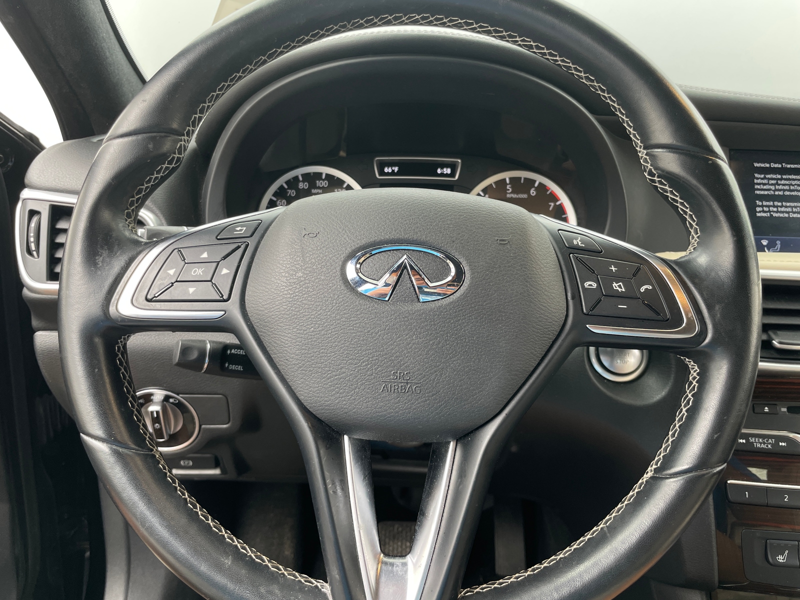 Thumbnail: 2018 INFINITI QX30 - 4