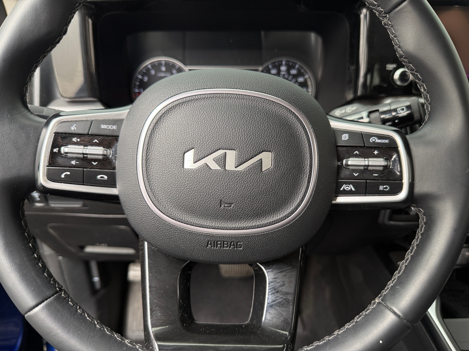 Thumbnail: 2023 Kia Sorento - 4
