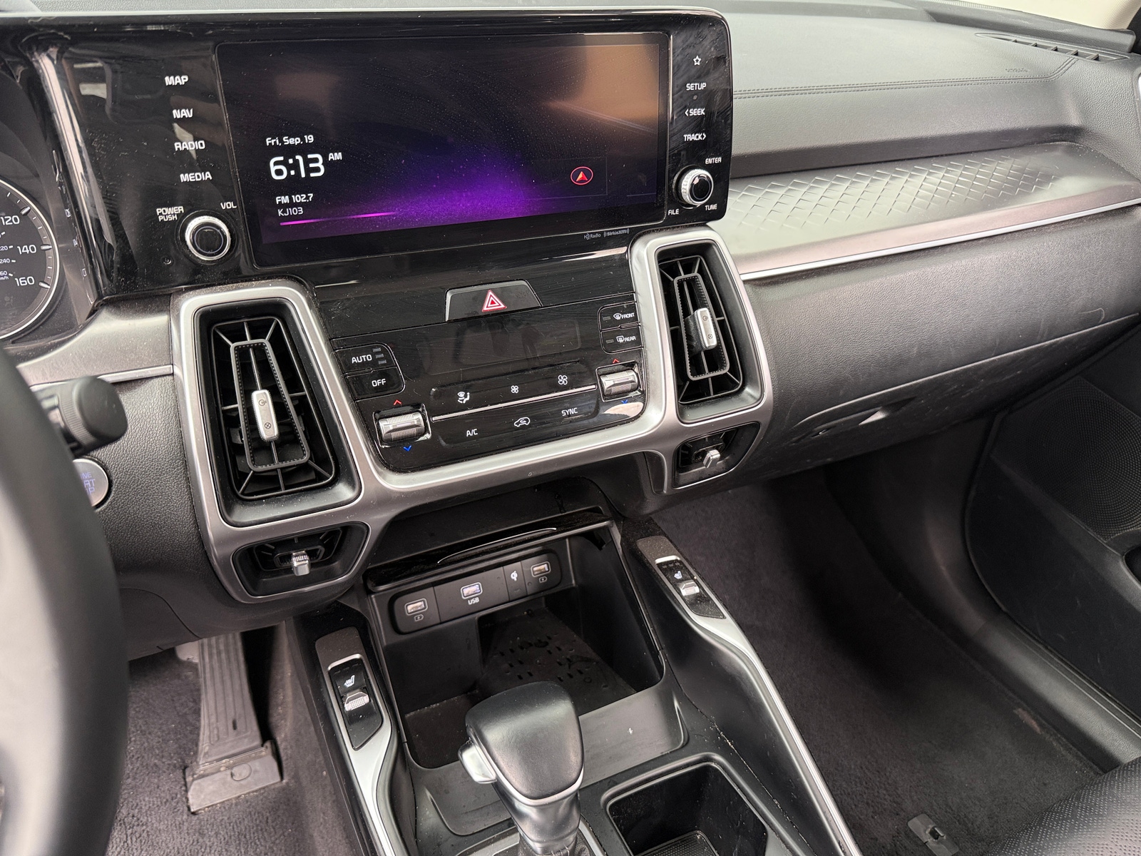 Thumbnail: 2023 Kia Sorento - 3
