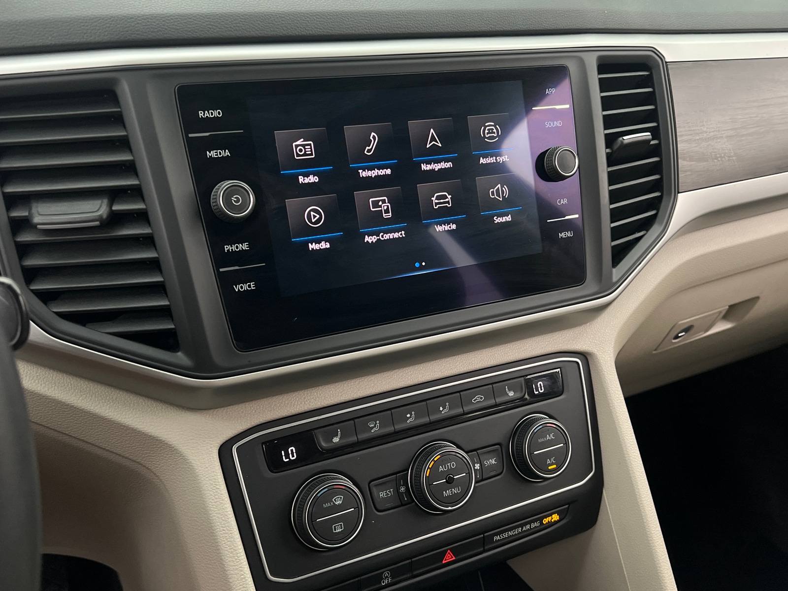 Thumbnail: 2021 Volkswagen Atlas - 3