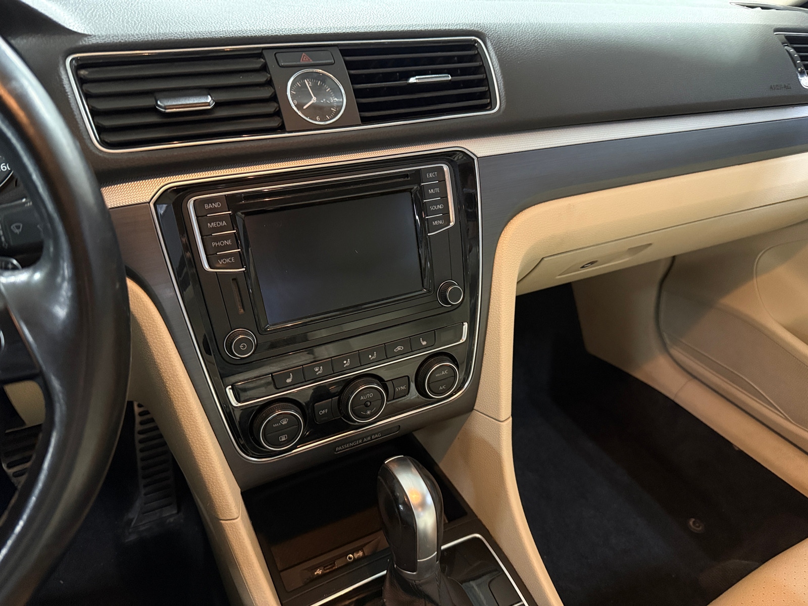 Thumbnail: 2017 Volkswagen Passat - 3