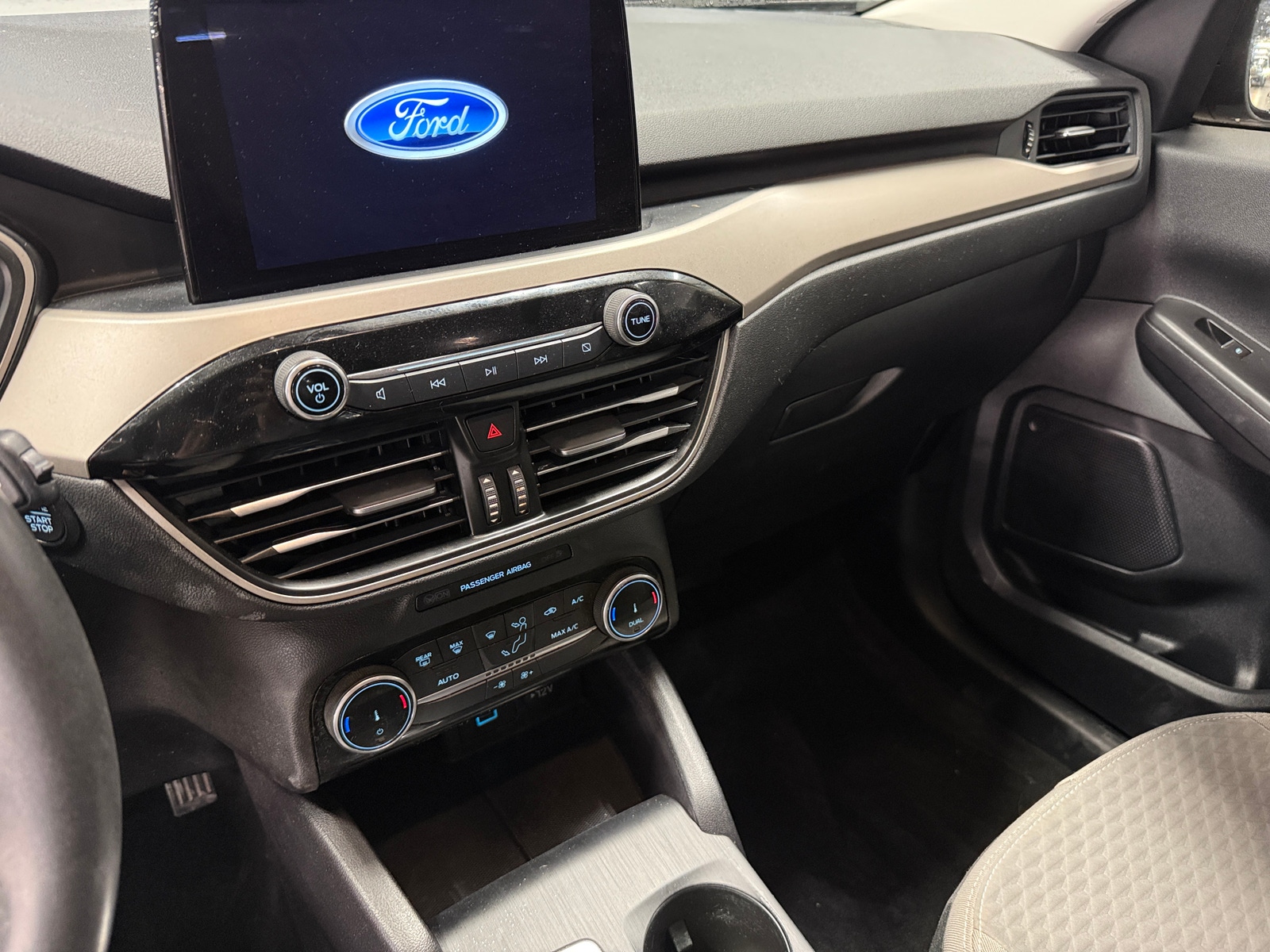Thumbnail: 2022 Ford Escape - 4