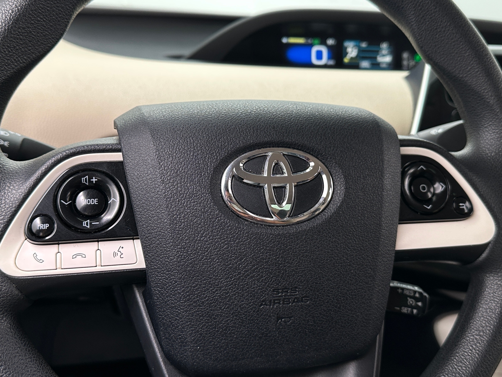 Thumbnail: 2016 Toyota Prius - 5