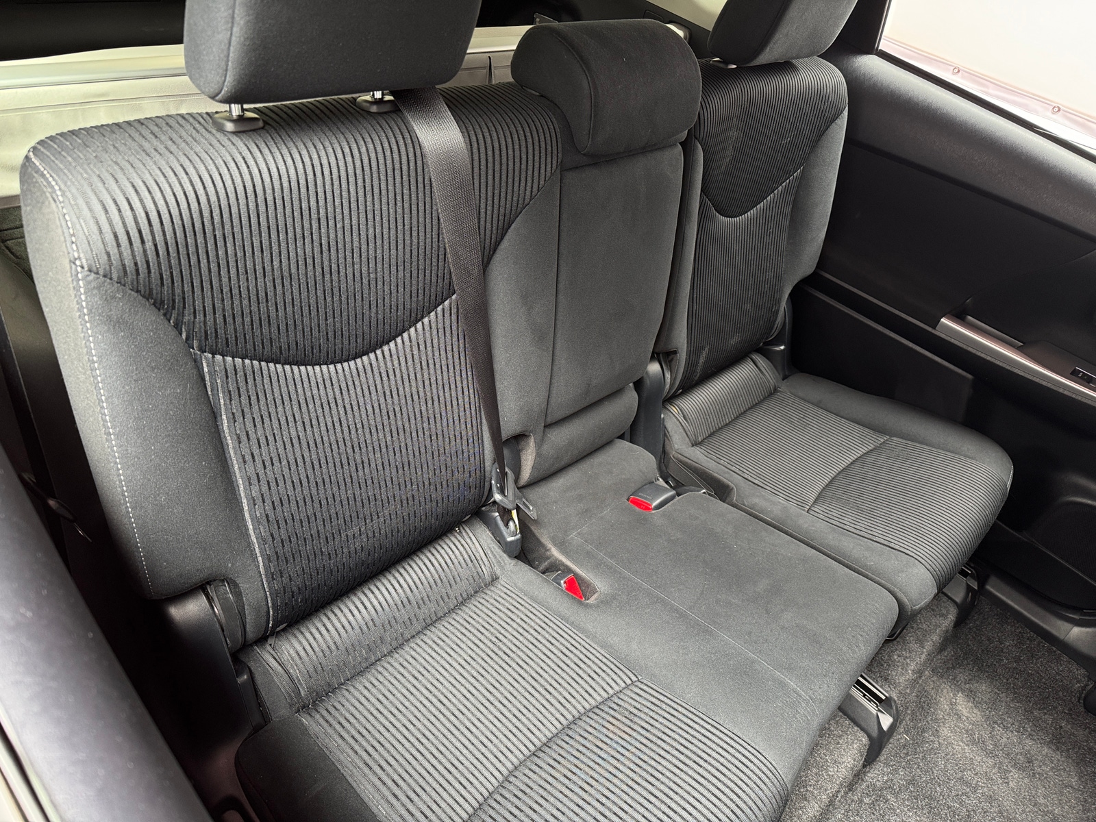 Thumbnail: 2017 Toyota Prius v - 6
