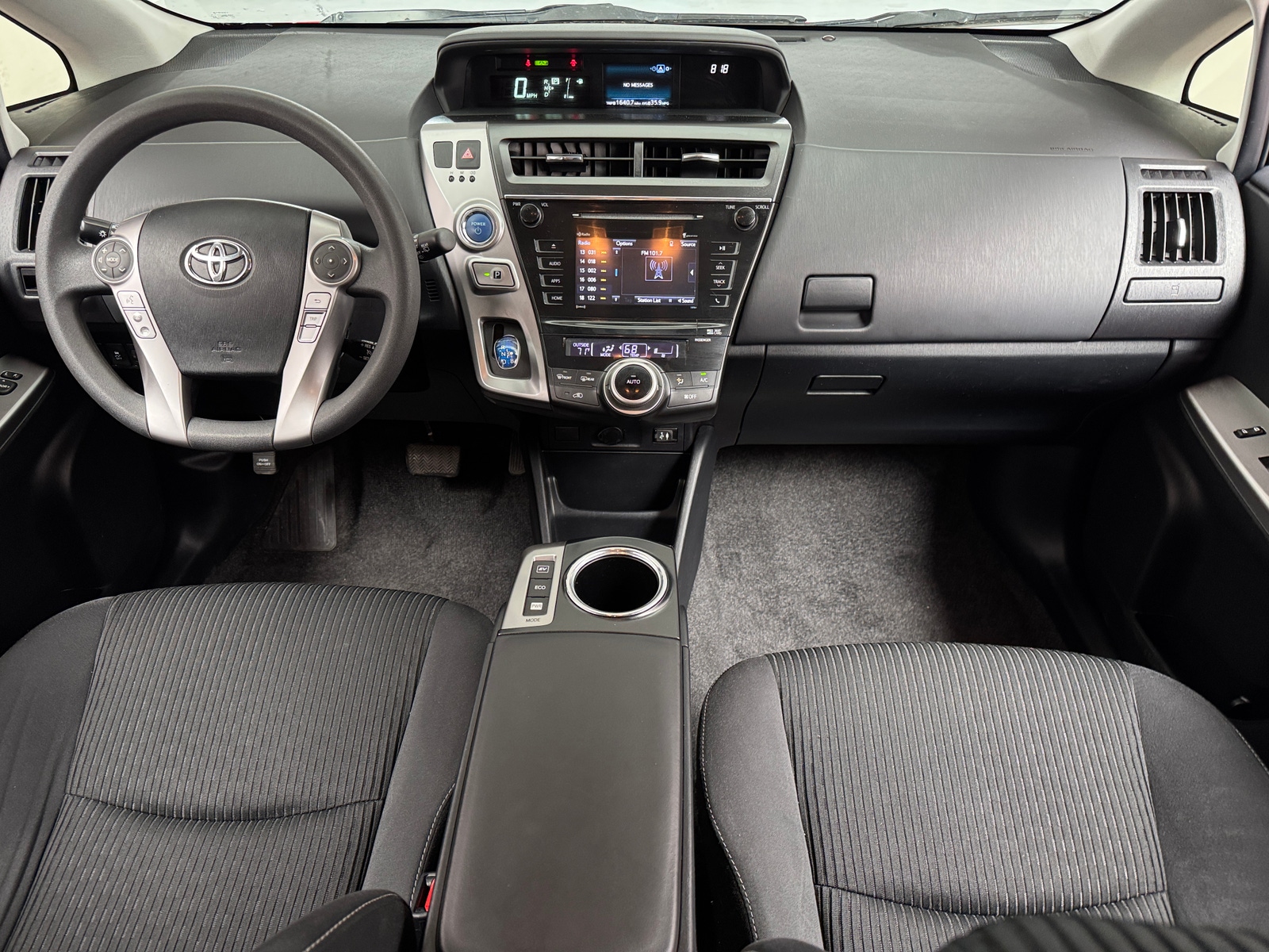 Thumbnail: 2017 Toyota Prius v - 3