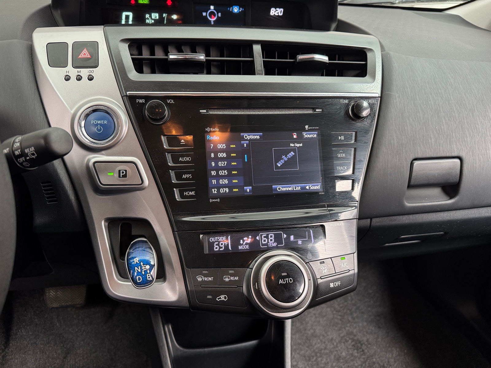 Thumbnail: 2017 Toyota Prius v - 4