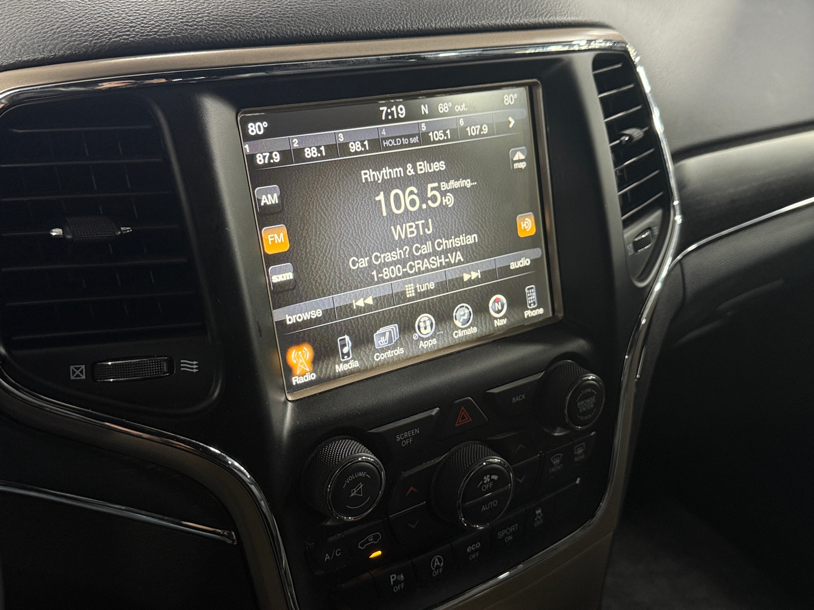 Thumbnail: 2017 Jeep Grand Cherokee - 3