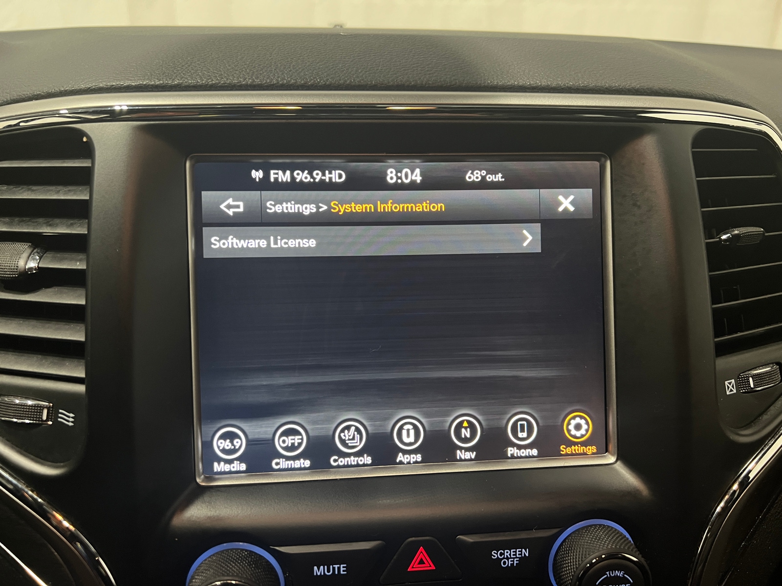 Thumbnail: 2018 Jeep Grand Cherokee - 3