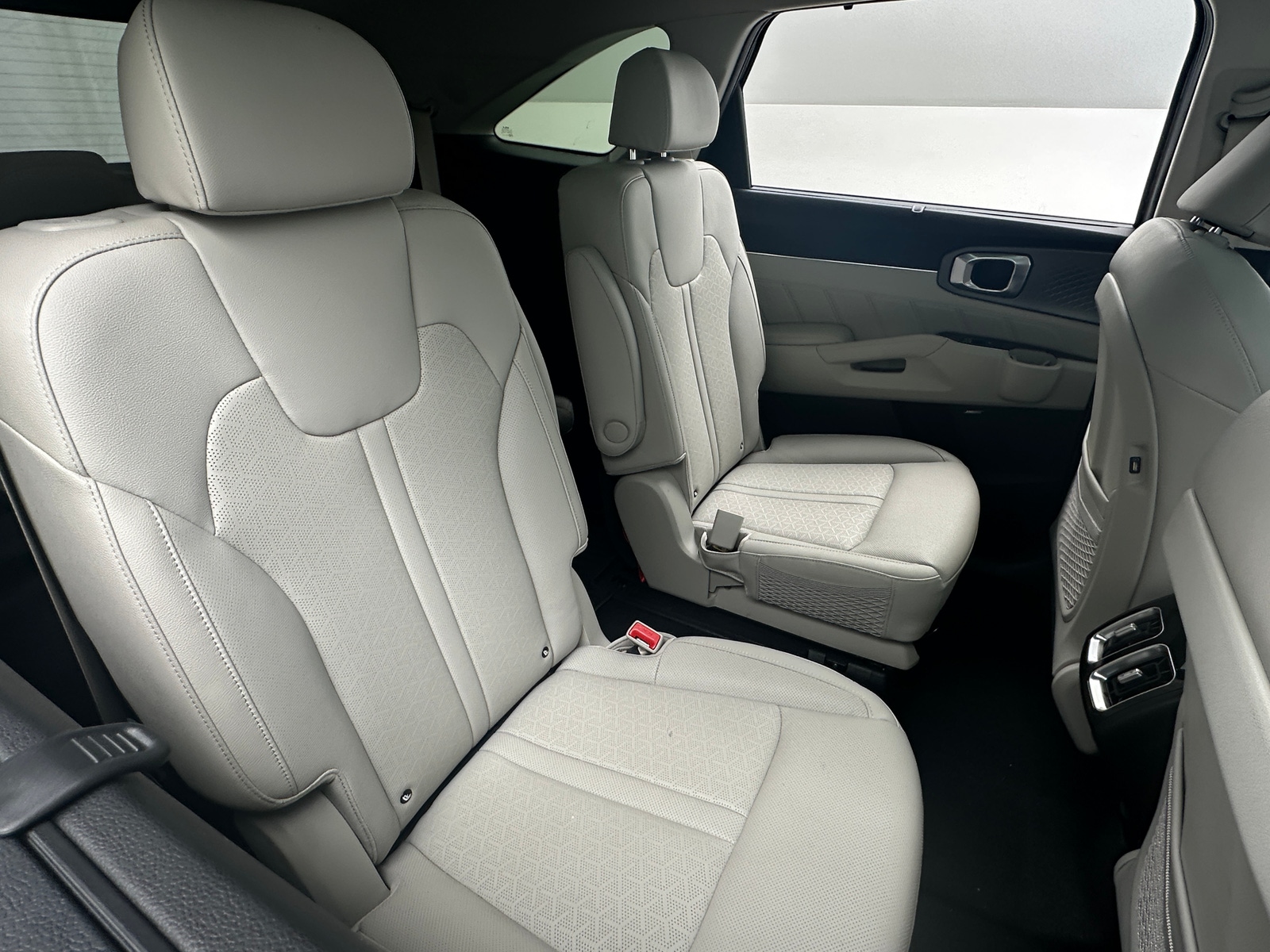 Thumbnail: 2023 Kia Sorento - 5