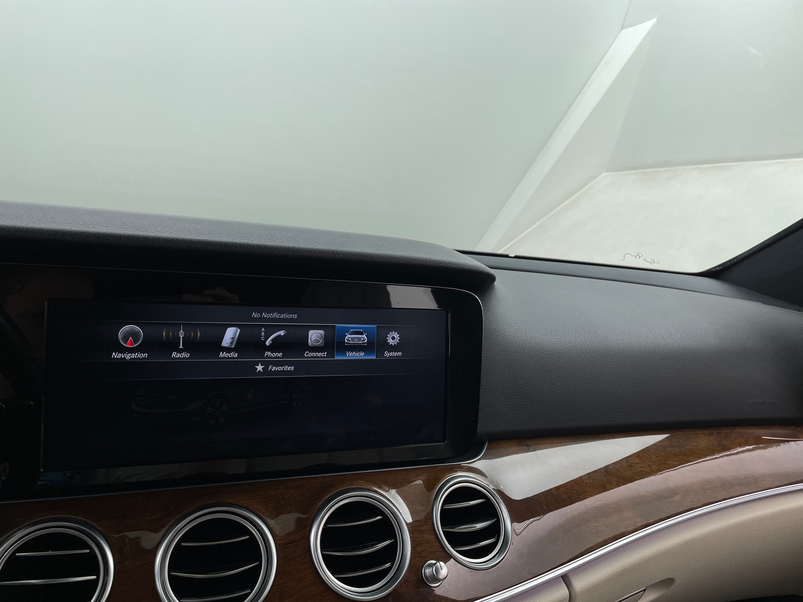 Thumbnail: 2017 Mercedes-Benz E-Class - 4