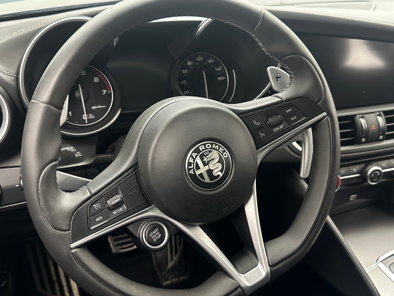 Thumbnail: 2019 Alfa Romeo Giulia - 4