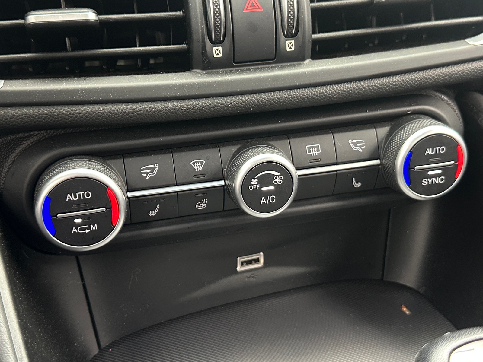 Thumbnail: 2019 Alfa Romeo Giulia - 3