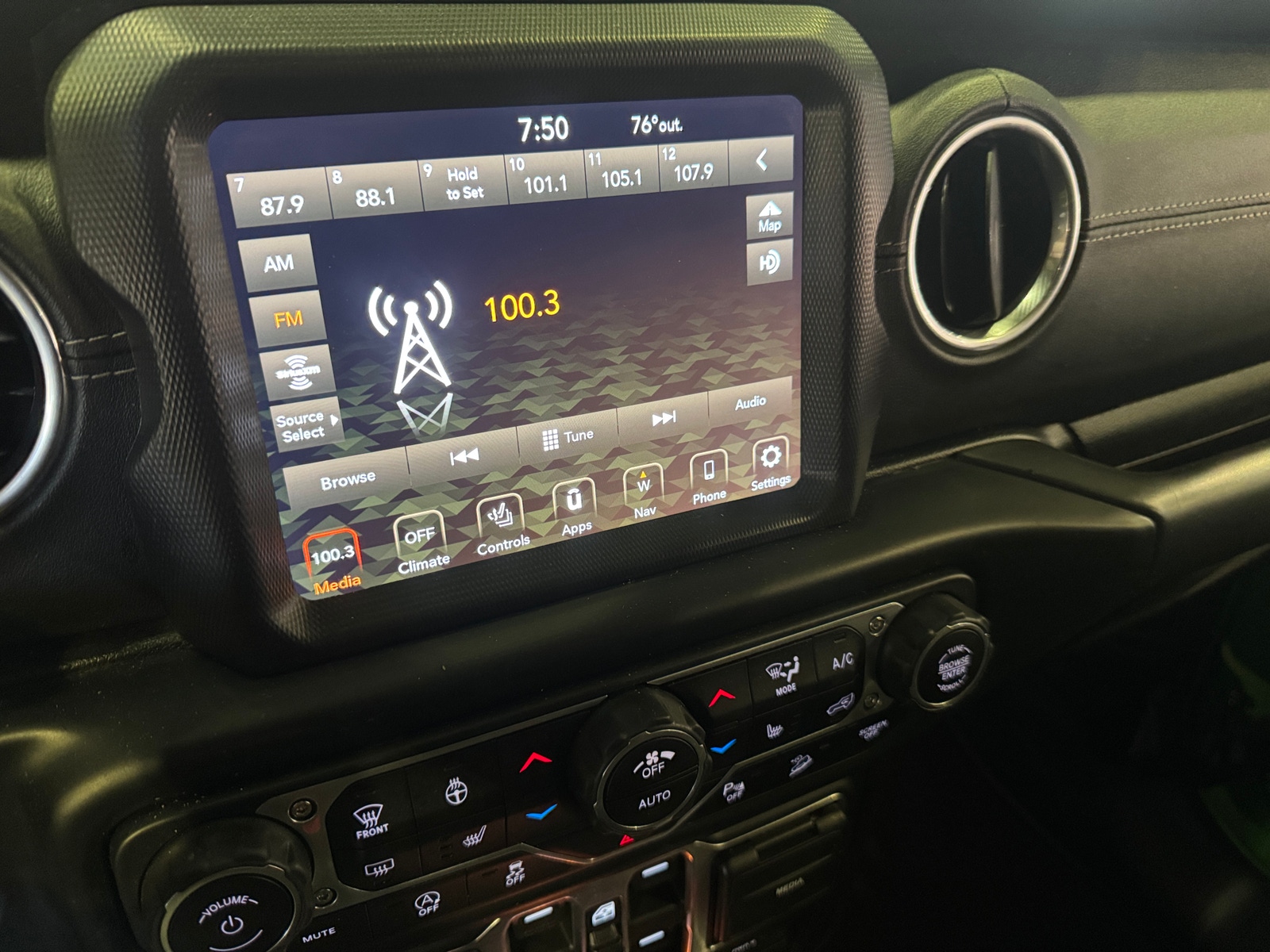 Thumbnail: 2018 Jeep Wrangler - 3