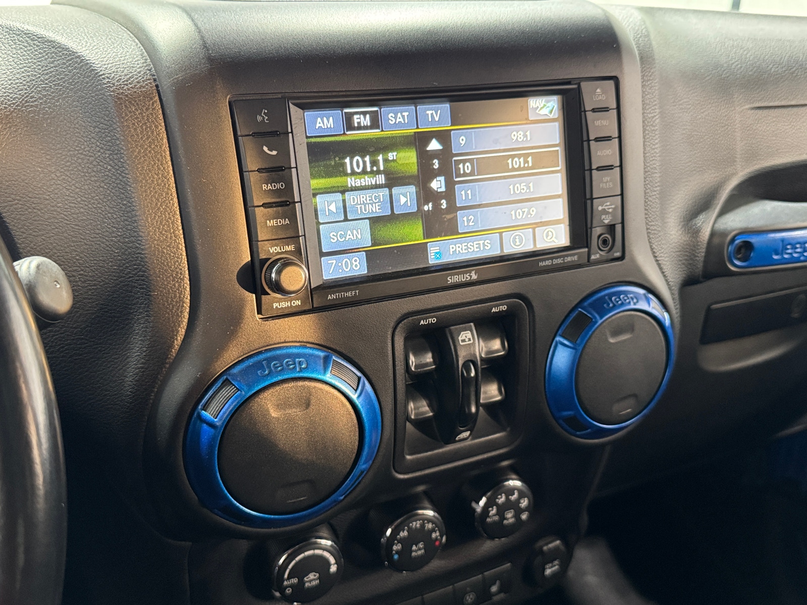 Thumbnail: 2016 Jeep Wrangler - 3