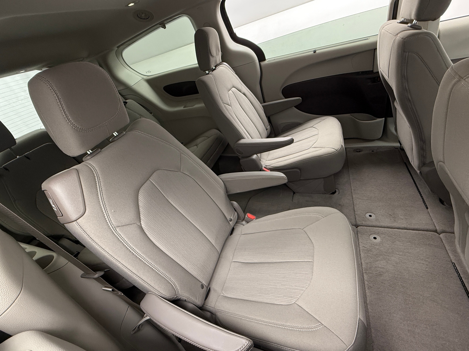 Thumbnail: 2021 Chrysler Pacifica - 6