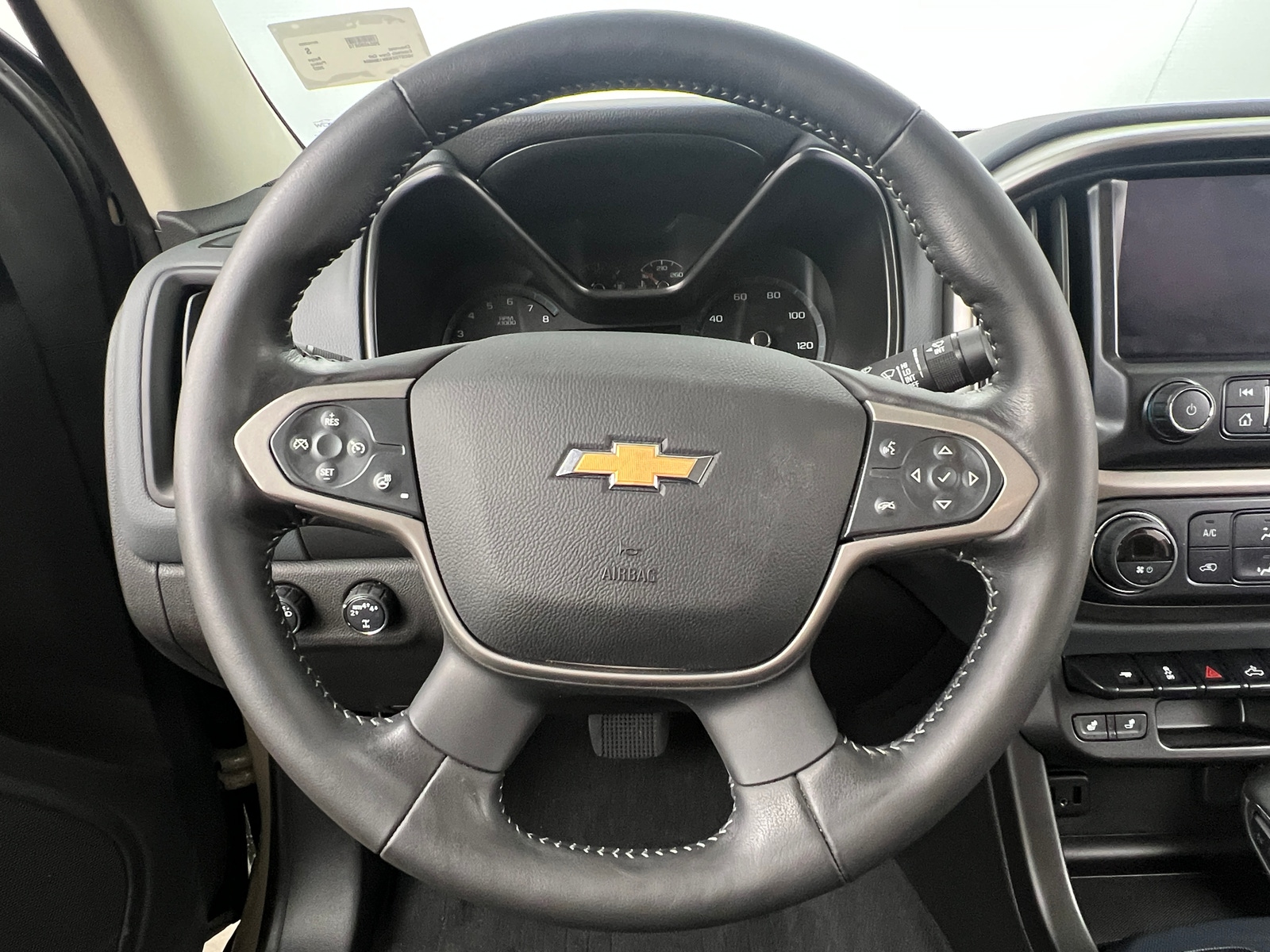 Thumbnail: 2022 Chevrolet Colorado - 4