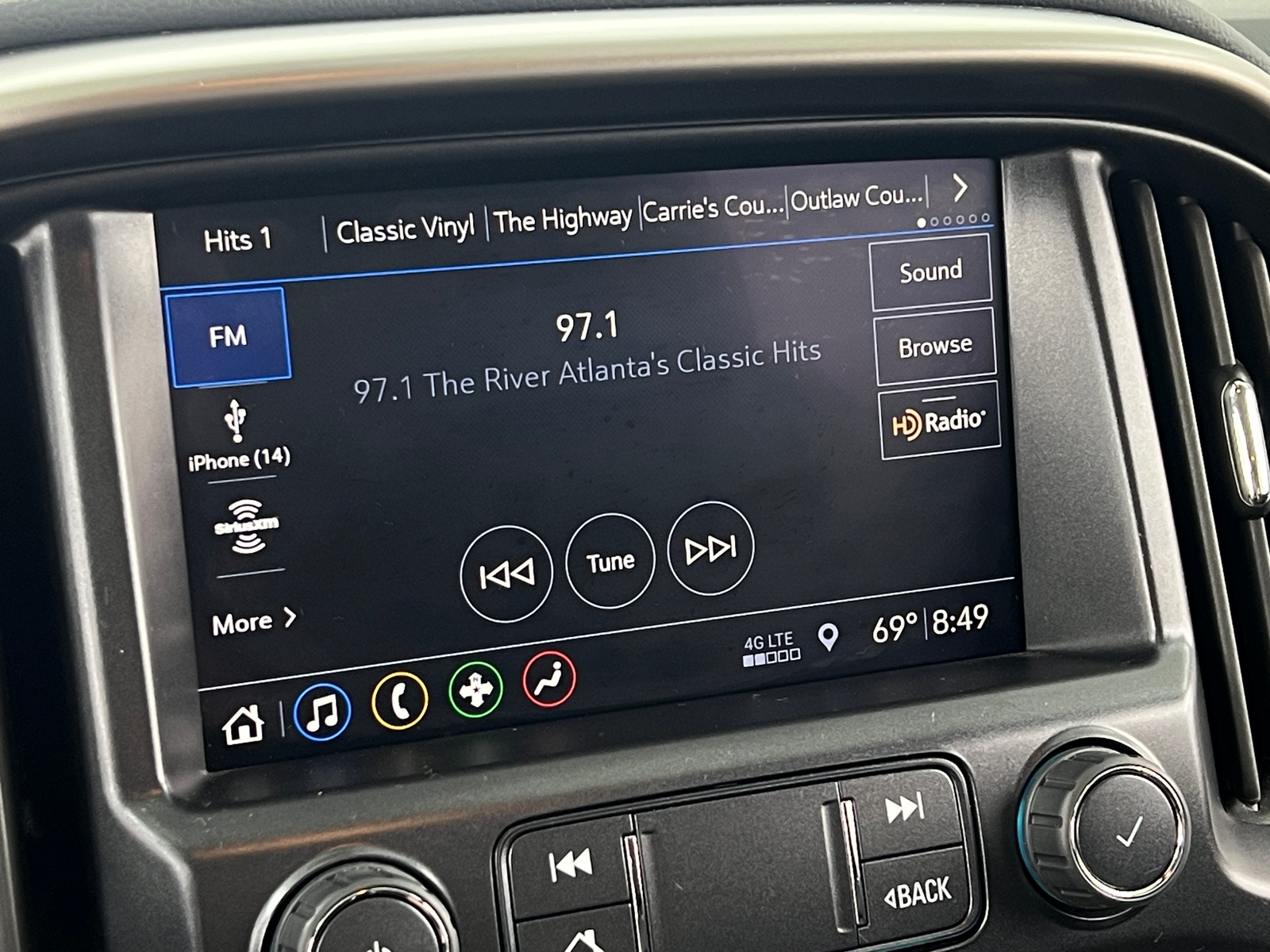 Thumbnail: 2022 Chevrolet Colorado - 3