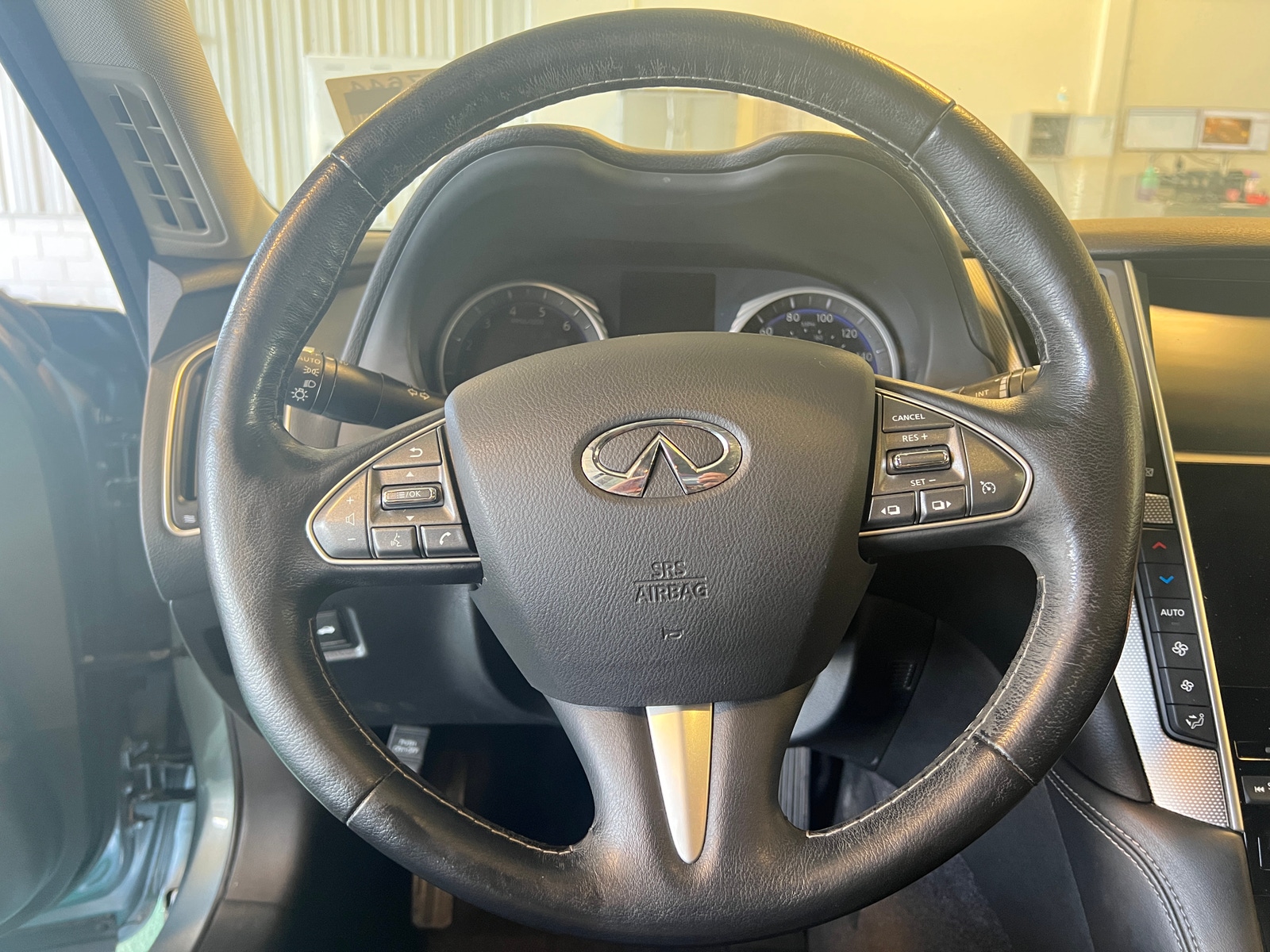Thumbnail: 2015 INFINITI Q50 - 4