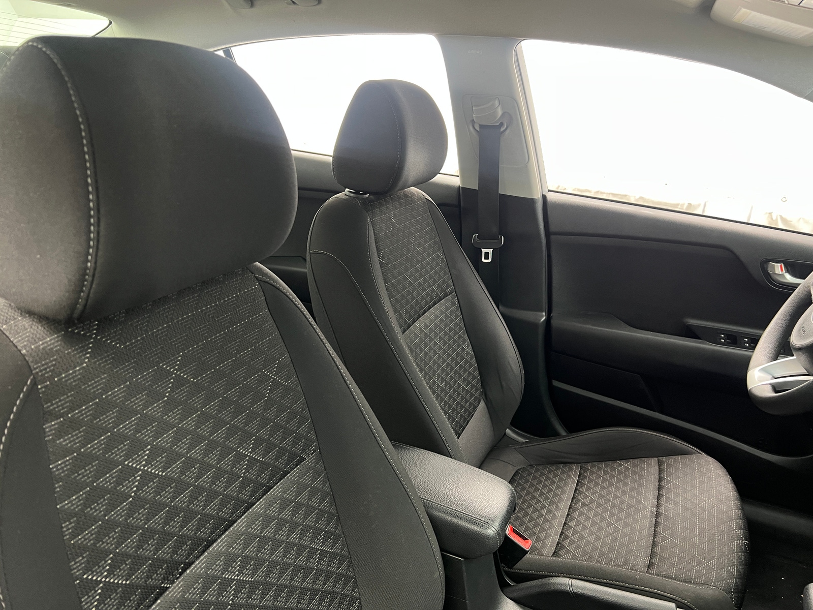 Thumbnail: 2019 Kia Rio - 2