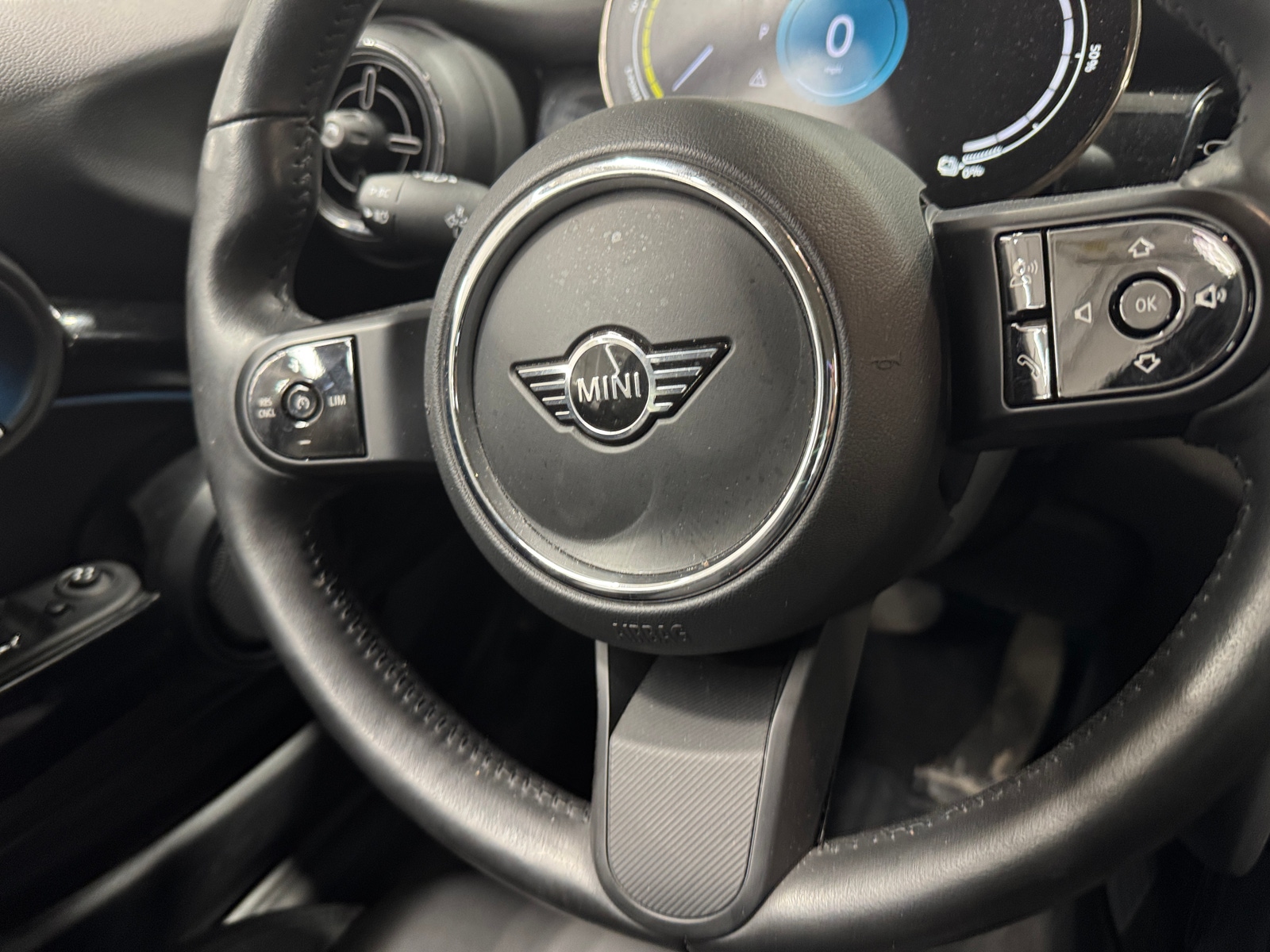 Thumbnail: 2022 MINI Cooper Hardtop - 4