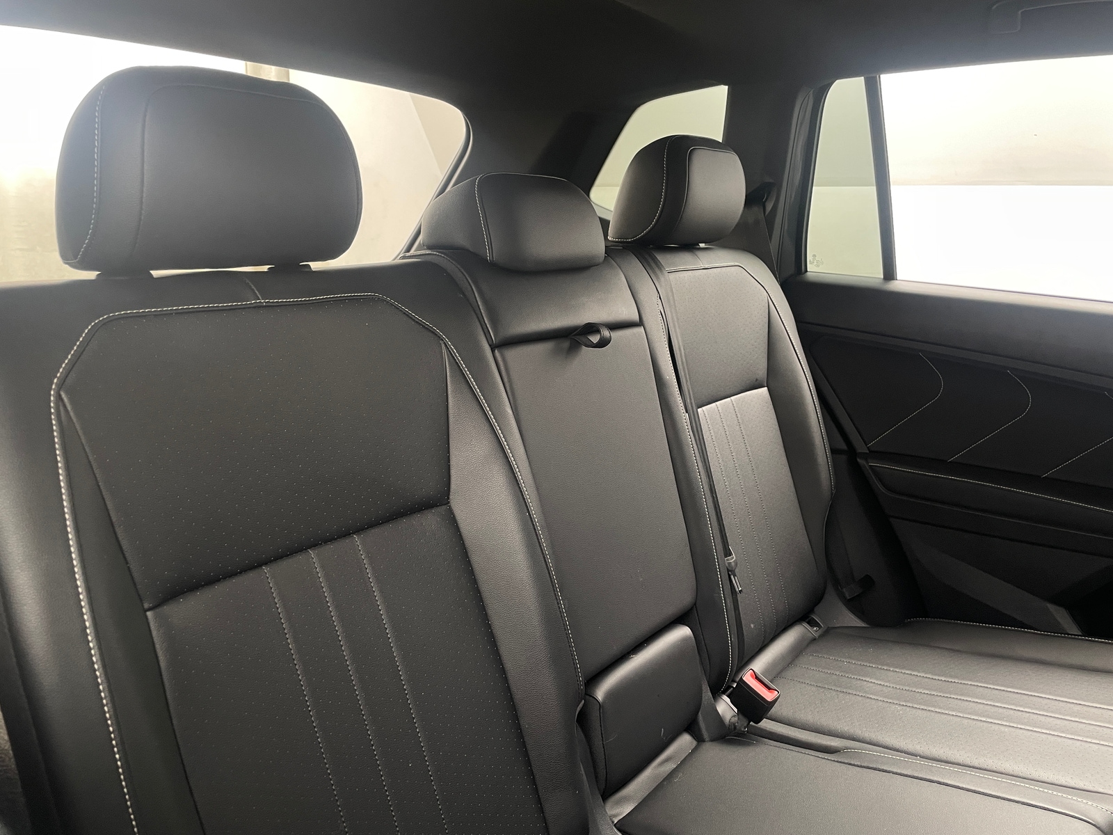 Thumbnail: 2022 Volkswagen Tiguan - 5