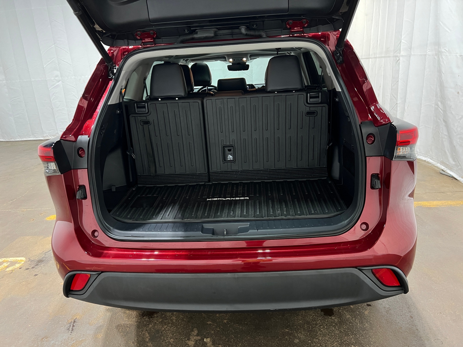 Thumbnail: 2021 Toyota Highlander - 6