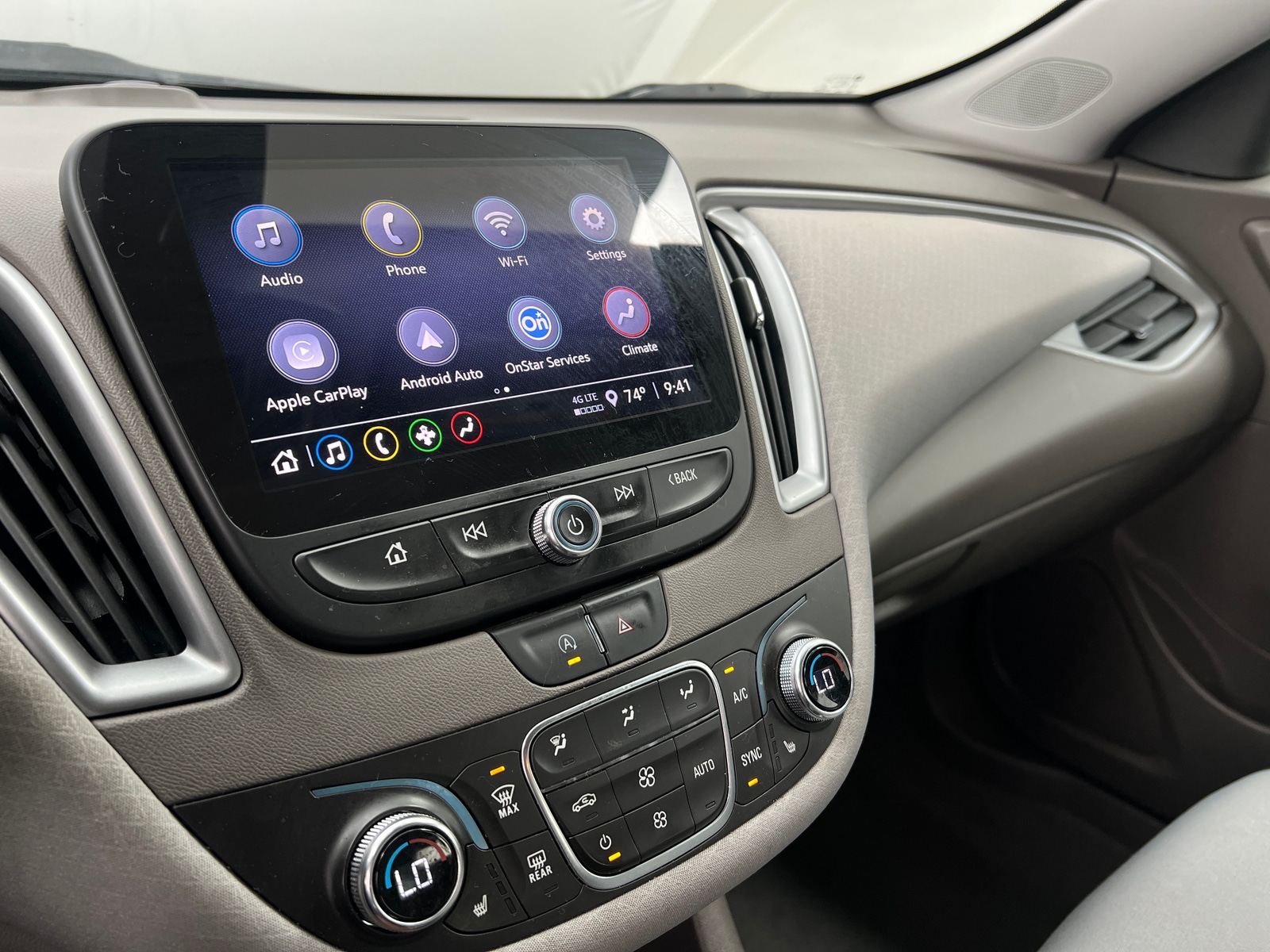 Thumbnail: 2022 Chevrolet Malibu - 4