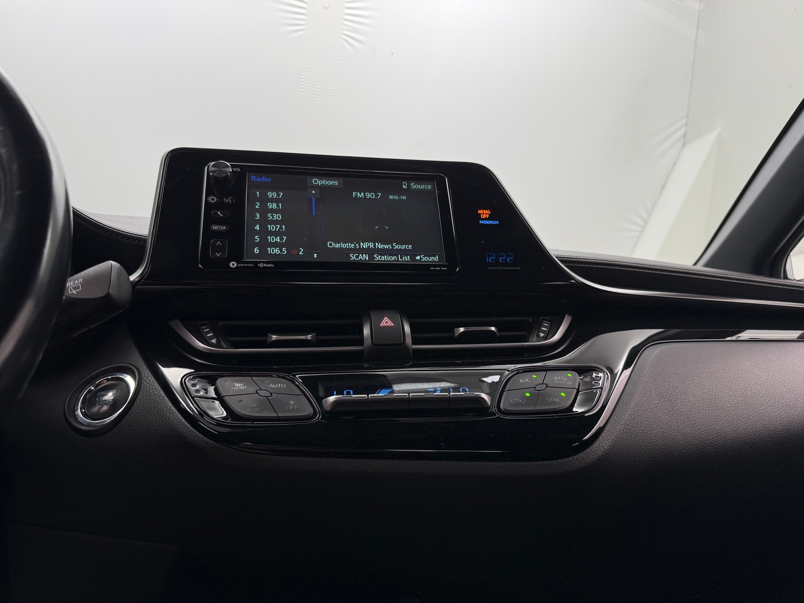 Thumbnail: 2018 Toyota C-HR - 4