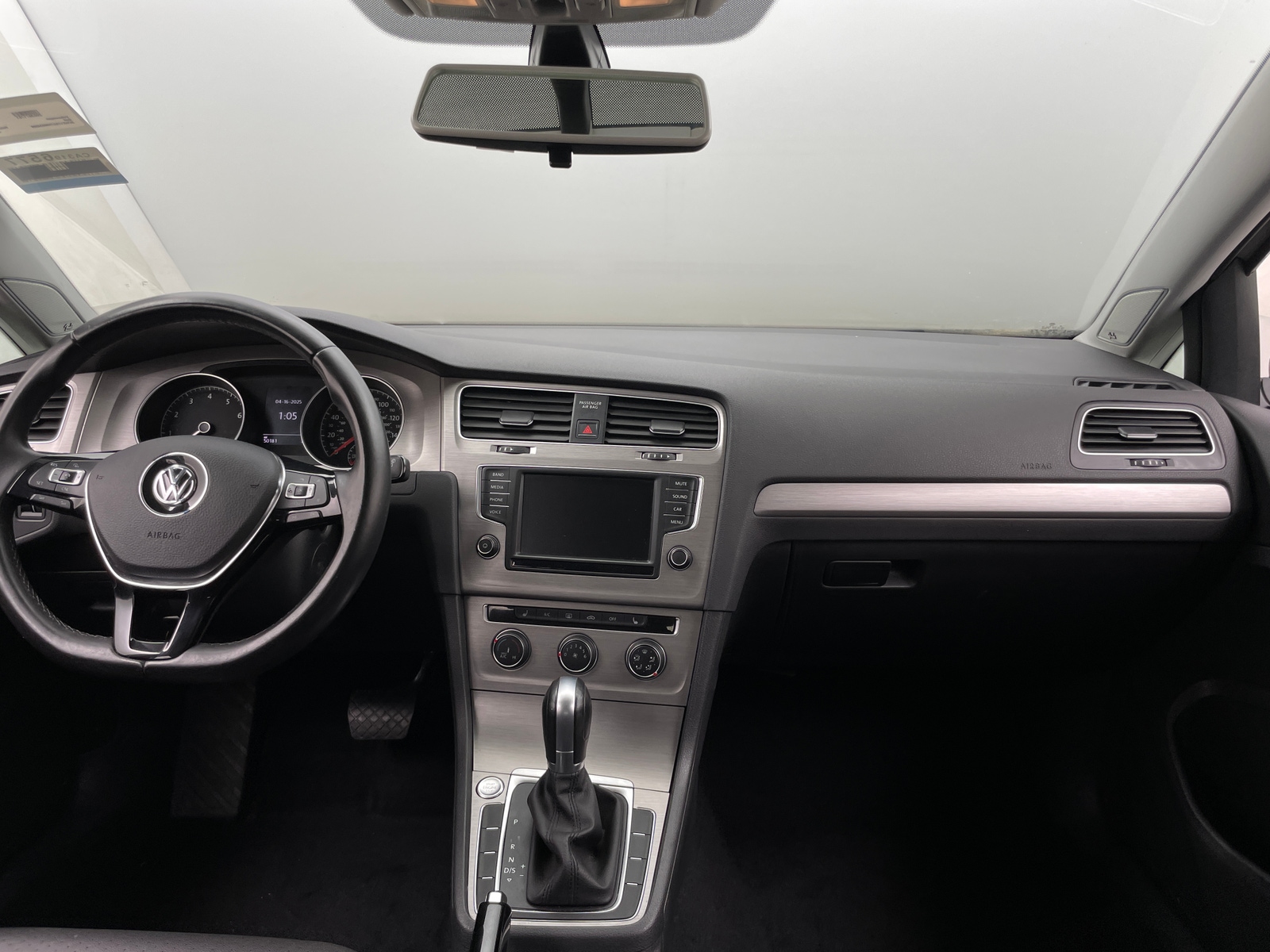 Thumbnail: 2017 Volkswagen Golf - 3