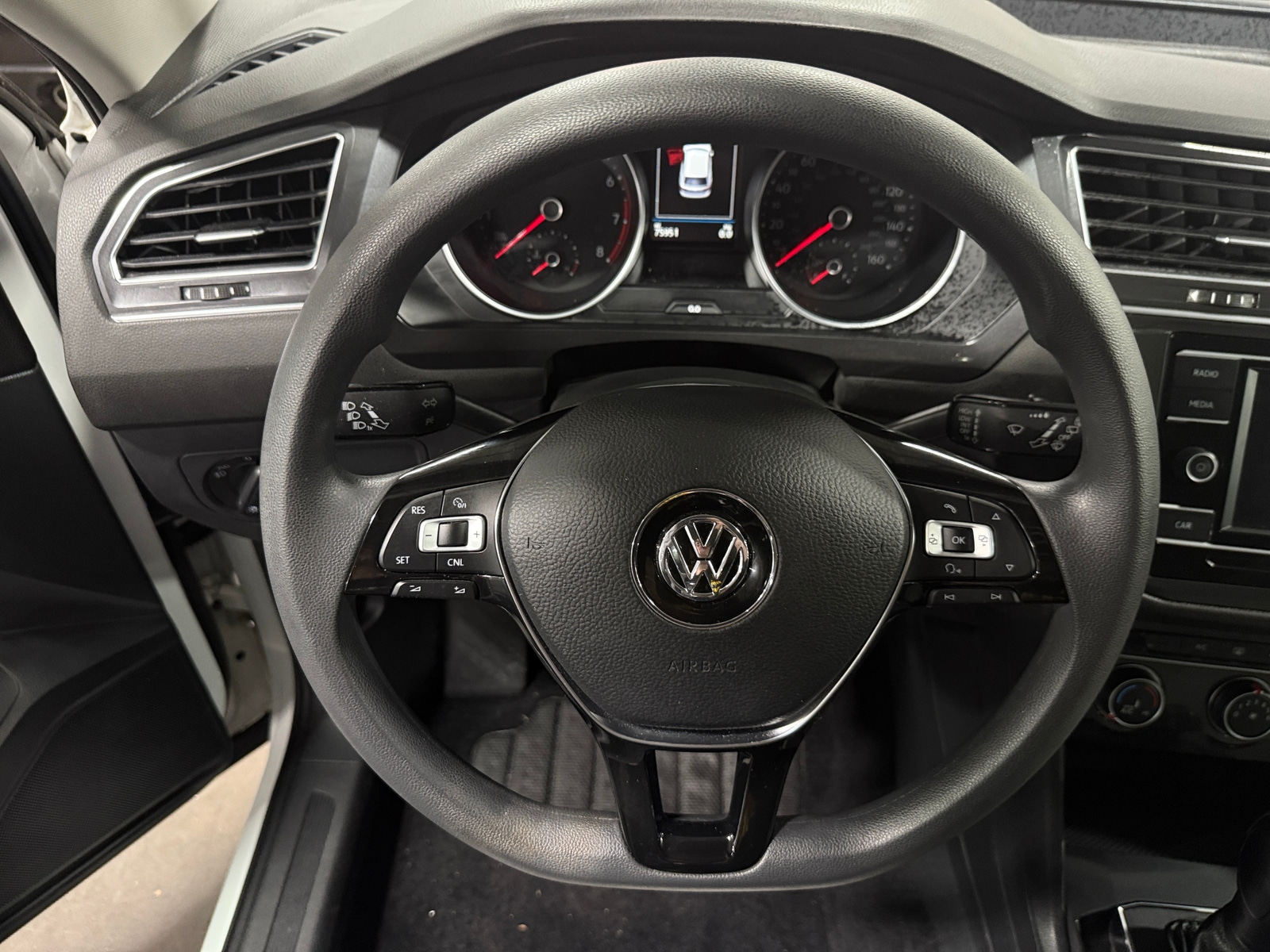 Thumbnail: 2018 Volkswagen Tiguan - 5