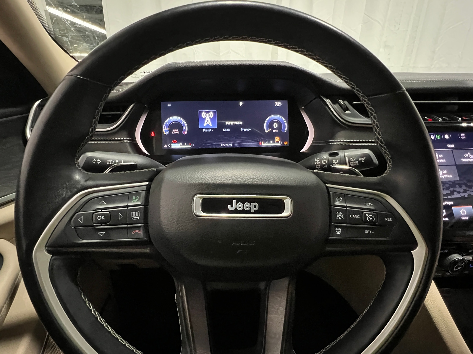 Thumbnail: 2021 Jeep Grand Cherokee L - 4
