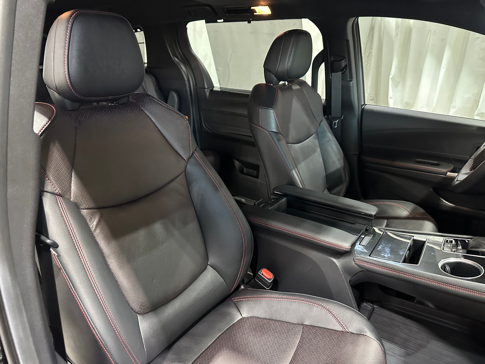 Thumbnail: 2025 Toyota Sienna - 2