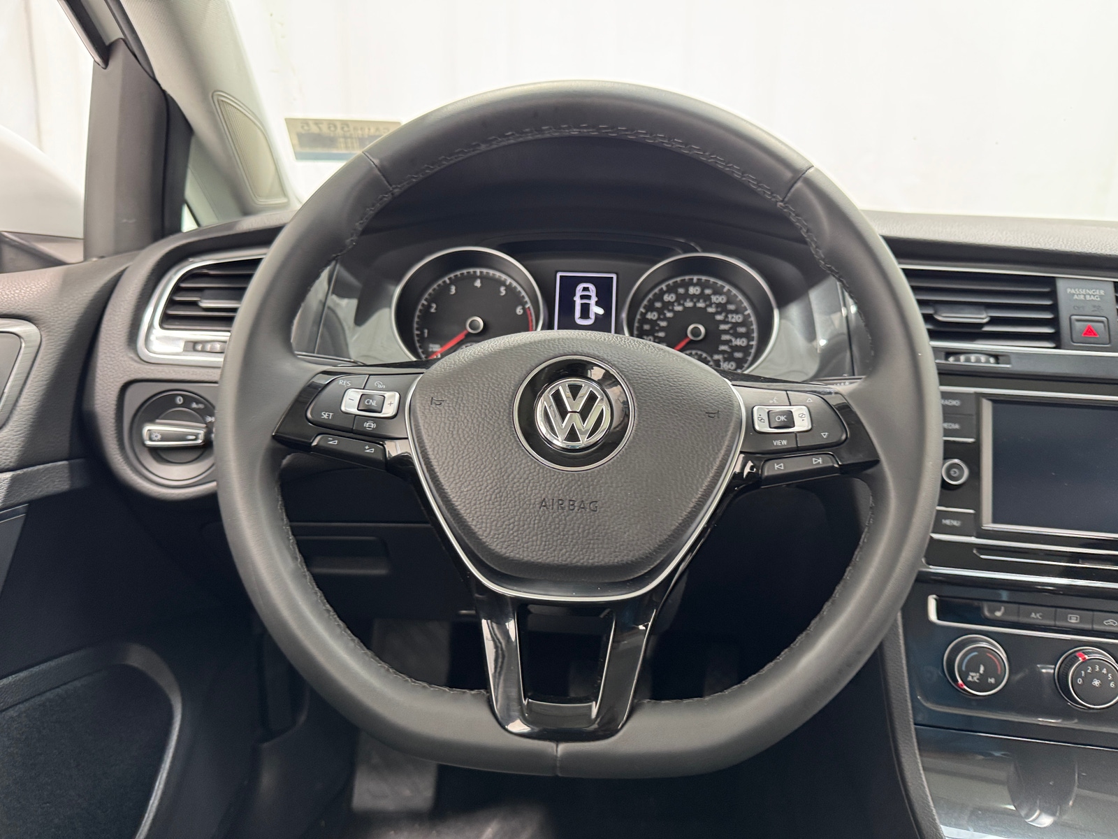 Thumbnail: 2021 Volkswagen Golf - 4