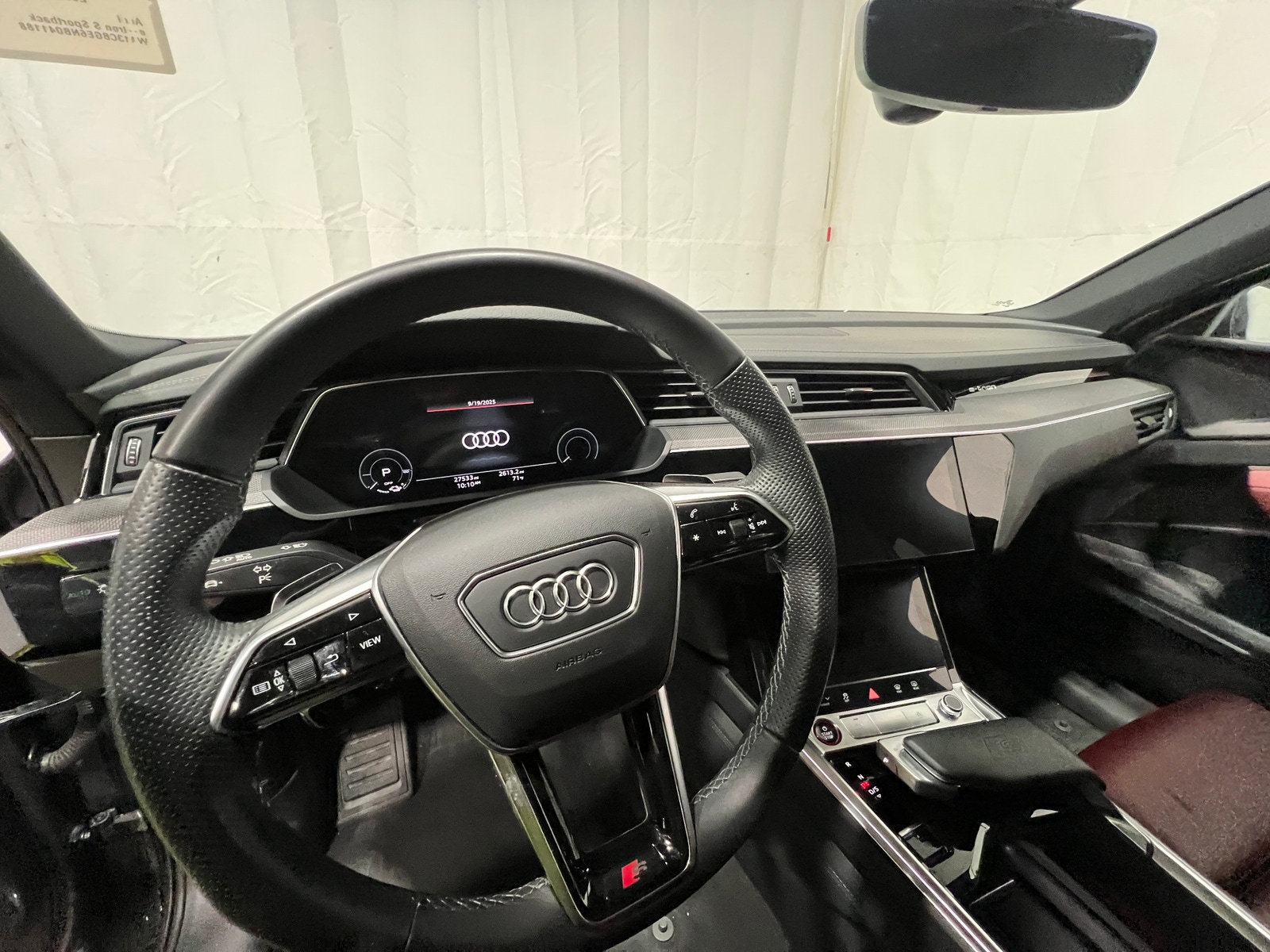 Thumbnail: 2022 Audi e-tron S - 2