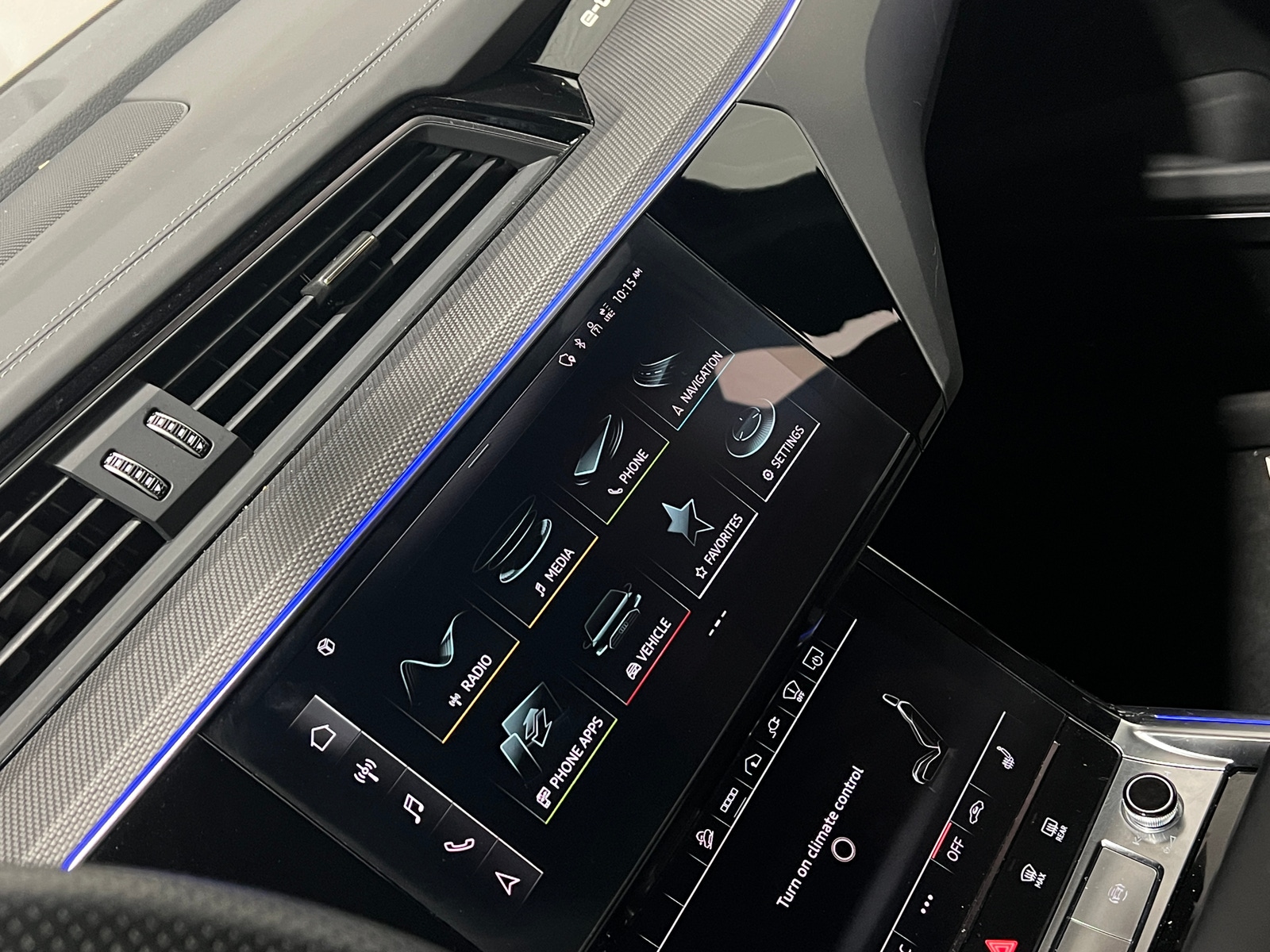 Thumbnail: 2022 Audi e-tron S - 3