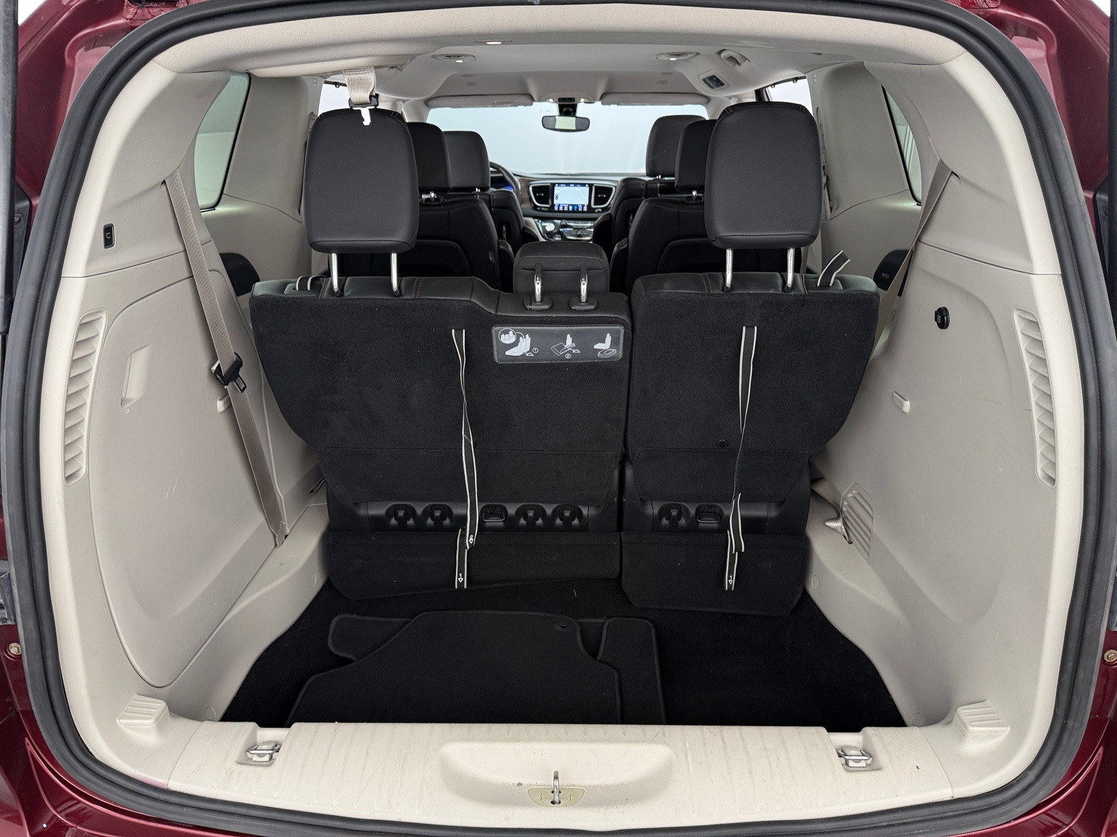Thumbnail: 2018 Chrysler Pacifica - 6